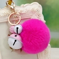 Porte-clés pompon en fausse fourrure rose rouge avec clochettes en métal rose et blanc - Emballage unique en sac OPP / Cloche Rose Blanche + Rouge Rose