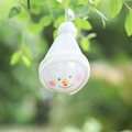 Adorno de muñeco de nieve navideño con gorro de punto blanco y bola transparente decorativa - Blanco