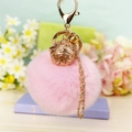 Porte-clés en peluche rose avec boule dorée ajourée et pompon pour sac et voiture - Emballage unique en sac OPP / Boule De Poils Rose Gongling
