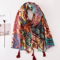 Dettagli della stampa paisley bohémien e delle nappe rosse sullo scialle estivo leggero - Stile etnico bohémien rosso (33#) / Stile Lungo