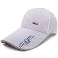 Atmungsaktive hellgraue Mesh-Baseballkappe mit langem Schirm und Metallabzeichen - Verstellbar / Hellbeige