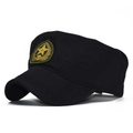 Dettaglio del cappellino militare nero in cotone con distintivo a stella ricamato. - Regolabile / Nero