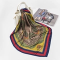 Foulard di seta satinata a fiori nei toni della terra con bordi verdi e blu a blocchi - FJ123-Giallo Cachi
