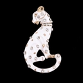 Elegante spilla a leopardo dorata con smalto bianco e cristalli brillanti da uomo - Bianco