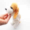 Plüsch-Mäppchen im Beagle-Hund-Design in Weiß und Braun mit weicher Pelz-Textur - 25cm / Basset Hound