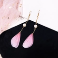 Handmade gold drop earrings with pink tulle butterfly wings and elegant white pearls - Pink M