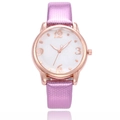 Montre quartz femme tendance avec cadran fleuri et bracelet en cuir violet à motif écailles - Rose
