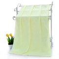 Serviette en microfibre absorbante jaune clair avec motif ours en relief sur support - Jaune Clair