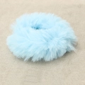 Coletero de piel de conejo sintética azul claro con textura suave para el cabello - Azul claro