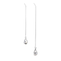 Dettaglio di orecchini a catena lunga in argento con pendente a goccia di cristallo - Stile Goccia d'Acqua Asimmetrico (6875) / Argento