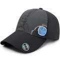 Schnelltrocknende schwarze Baseballkappe mit Punktmuster und blauem High Tech-Gummipatch - Dunkelgrau
