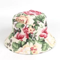 Dettaglio del cappello a secchiello floreale con rose rosse su tela spessa color crema - M (56-58cm) / 20# Base Beige Rosa Grande (YFM360)