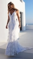 Detalle de vestido de novia de encaje con bordados florales y silueta sirena con cuello en V - S / Blanco