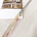 Détail de la baguette pour chat avec cloches métalliques et pompons en tinsel irisés - Clair Iridescent