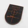 Taktischer Sniper-Patch aus PVC mit Gewehr-Silhouette und Fadenkreuz für Outdoor-Ausrüstung - Schwarz Braun Schild PVC