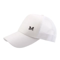Weiße atmungsaktive Mesh-Basecap mit schwarzem M-Buchstaben und gebogenem Sonnenschutz-Schirm - Erwachsene Weiß