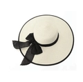 Chapeau de soleil en paille beige à large bord avec ruban noir et bordure contrastée - M (56-58cm) / Crème