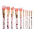 Detail eines 10-teiligen Make-up-Pinsel-Sets mit Marmormuster und rosa Borsten - Marmor Rosa Set