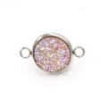 Macro-opname van roze kristallen sieradenverbinding met zilveren rand en dubbele ringen - Roze Sterrenstof Stijl (24) / 12mm