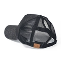 Dettaglio cappello glitter con rete, foro per coda di cavallo e toppa in pelle C.C - Regolabile (Senza Etichetta) / Nero con paillettes