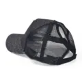 Détail d'une casquette à paillettes avec filet, trou pour queue de cheval et écusson C.C - Réglable (Sans Étiquette) / Noir à Paillettes