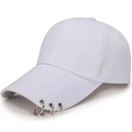 Witte katoenen honkbalpet met drie zilveren metalen ringen op de klep voor streetwear - Verstelbaar / Wit