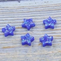 Macro view of blue star-shaped opal resin beads with glitter effect and 1.5mm holes - Blue