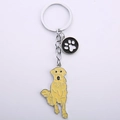 Dettaglio di un ciondolo cane dorato con impronta di zampa nera su un portachiavi argento - Labrador (5636890192290)
