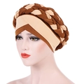 Détail du turban tressé bicolore café et beige montrant la texture du tissu de haute qualité - M (56-58cm) / Camel et Beige