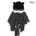 Handgestrickte Wikinger-Mütze in Schwarz mit weißen Hörnern und langem grauem Bart - L (58-60cm) / Grauer Bart (Gebogene Hörner)