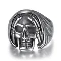 Bague gothique 3D en forme de crâne en acier inoxydable argenté avec mains squelettes - US 7 / Ne Rien Entendre (oh no05309)