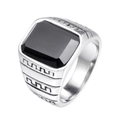Anillo de hombre en acero de titanio con gema negra cuadrada y grabado griego - US 7 / Color Acero