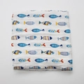 Couverture d'emmaillotage en mousseline pour bébé avec motifs de poissons tropicaux colorés - Poissons colorés