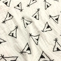Lange de bébé en mousseline blanche avec motif minimaliste de tentes tipi noires - Tente
