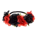 Dettaglio di rose artificiali rosse e nere fatte a mano su una fascia elastica per capelli - Rosso + Nero