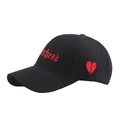 Berretto da baseball nero con scritta Warhead rossa e ricamo a cuore, vista a 45 gradi - Regolabile / Nero