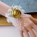 Handgelenk-Korsage aus goldener Satinrose mit weißem Organza und Perlen für Hochzeiten - Champagner