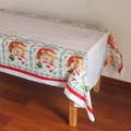 Détail de nappe de Noël jetable avec motif Père Noël et inscription Merry Christmas imprimée - Motif Bordure Rouge et Verte Tête de Père Noël