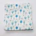 Couverture d'emmaillotage en mousseline blanche avec lapins et arbres bleus - Forêt bleue