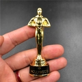 Imán de nevera trofeo Hollywood dorado de metal 3D con base negra y estrella grabada - Estatua del Oscar