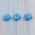 Tre perline blu a forma di maialino in opale sintetico con fori da 1,5 mm per gioielli - Celeste