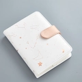 Taccuino in pelle bianca con costellazioni, chiusura a pressione rosa e stampa oro - A6 / Bianco