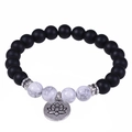 Bracciale in pietra lavica e turchese bianca con ciondolo loto su sfondo bianco - Bracciale Loto in Pietra Opaca