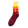 Wadenhohe Argyle-Baumwollsocken mit lebendigem Gelb, Orange und burgunderrotm Farbverlauf - Einheitsgröße / Gelber Bund Dunkelrot Argyle