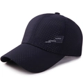 Dunkelblaue atmungsaktive Mesh-Baseballkappe mit weißem Schriftzug für Sport - Verstellbar / Marineblau