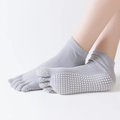 Calze a cinque dita grigio chiaro con punti in silicone antiscivolo per yoga e pilates - Punta Completa-Tinta Unita / Grigio chiaro