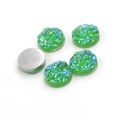 Κοντινό πλάνο πράσινων ρητινών cabochons 12mm με επίπεδη πλάτη για κατασκευή κοσμημάτων - Πράσινο (4) / 12mm Πάχος Full Sky Star