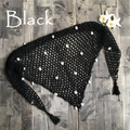 Detalle de chal playero de ganchillo negro con conchas de mar y flecos elegantes - Talla única / Negro