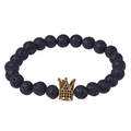 Bracciale elastico in pietra vulcanica con corona dorata e zirconi micro-pave - Stile Pietra Lavica
