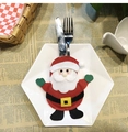 Portaposate di Babbo Natale su un piatto bianco per decorazioni natalizie della tavola - Stile A Babbo Natale